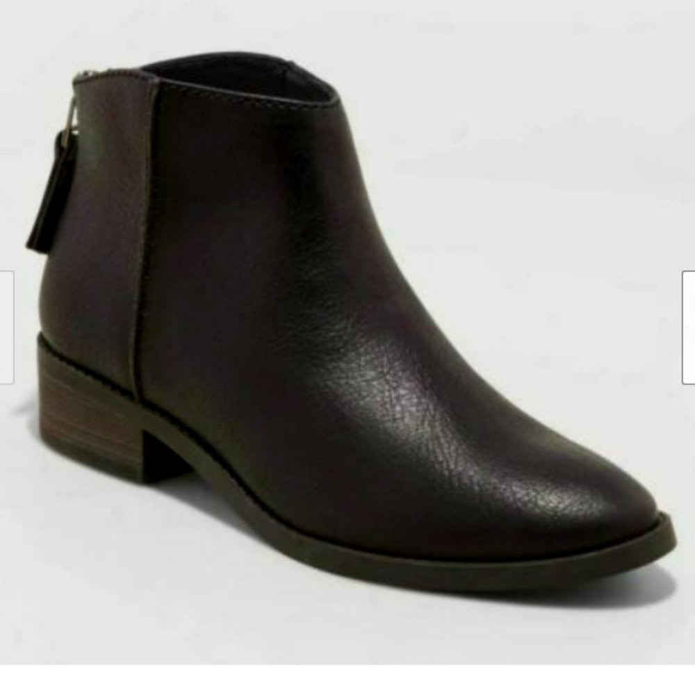 Universal thread ankle booties